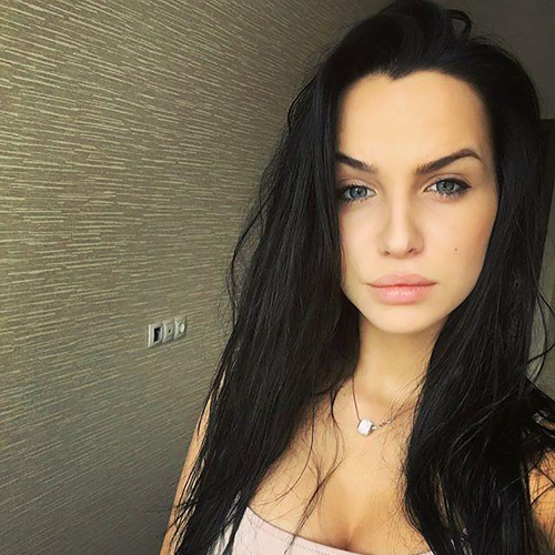  Яна